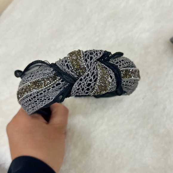 🛍️ 4 for $20 🛍️ Stylish Headband and Scrunchie Set in Gray and Black - Picture 8 of 8